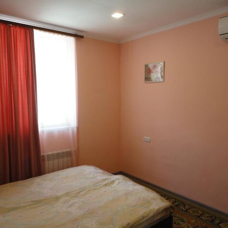 Like Home Guesthouse & Tours Jereván Kültér fotó