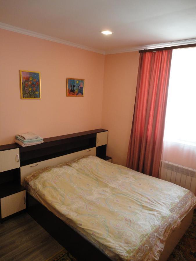 Like Home Guesthouse & Tours Jereván Kültér fotó