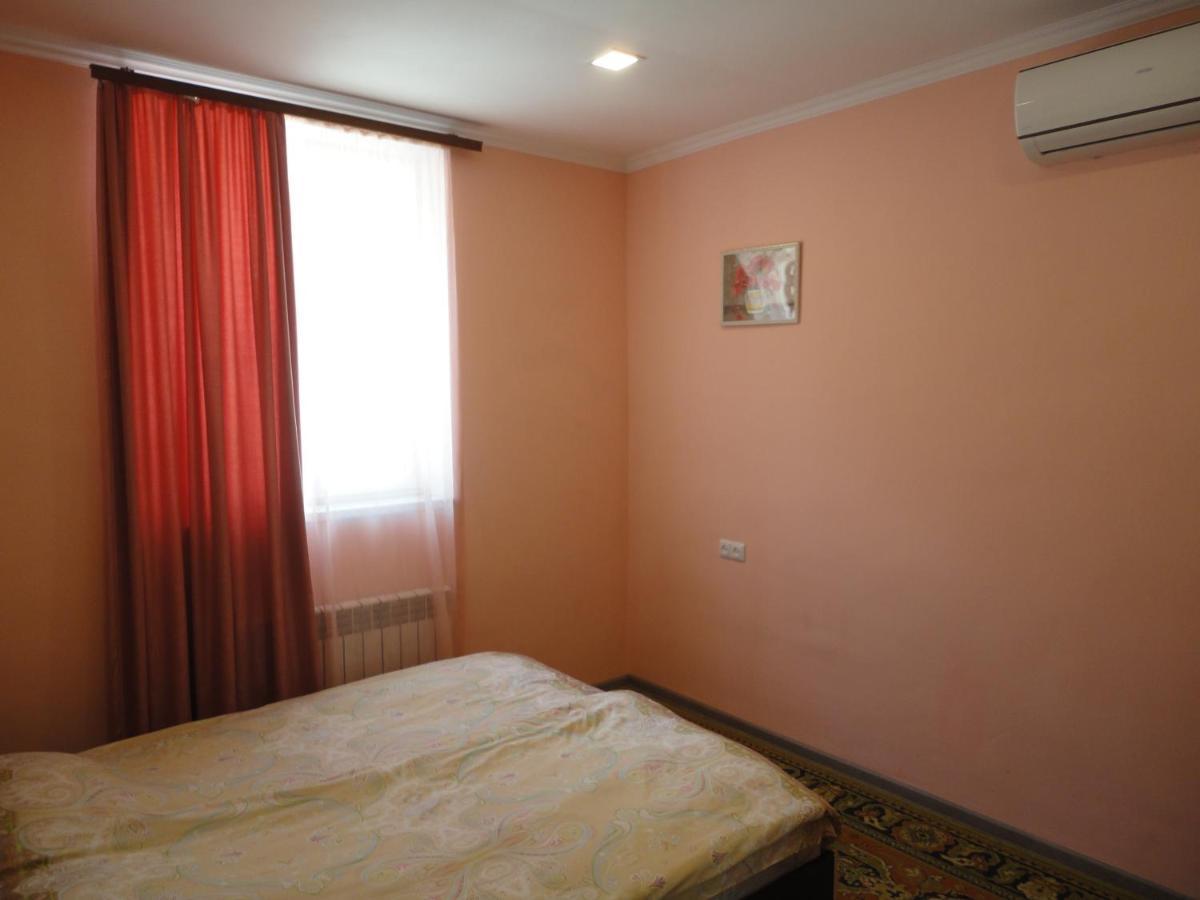 Like Home Guesthouse & Tours Jereván Kültér fotó