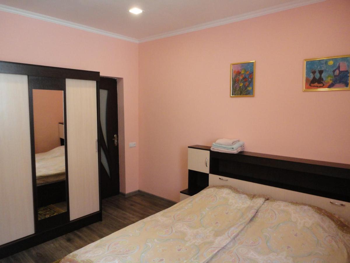 Like Home Guesthouse & Tours Jereván Kültér fotó