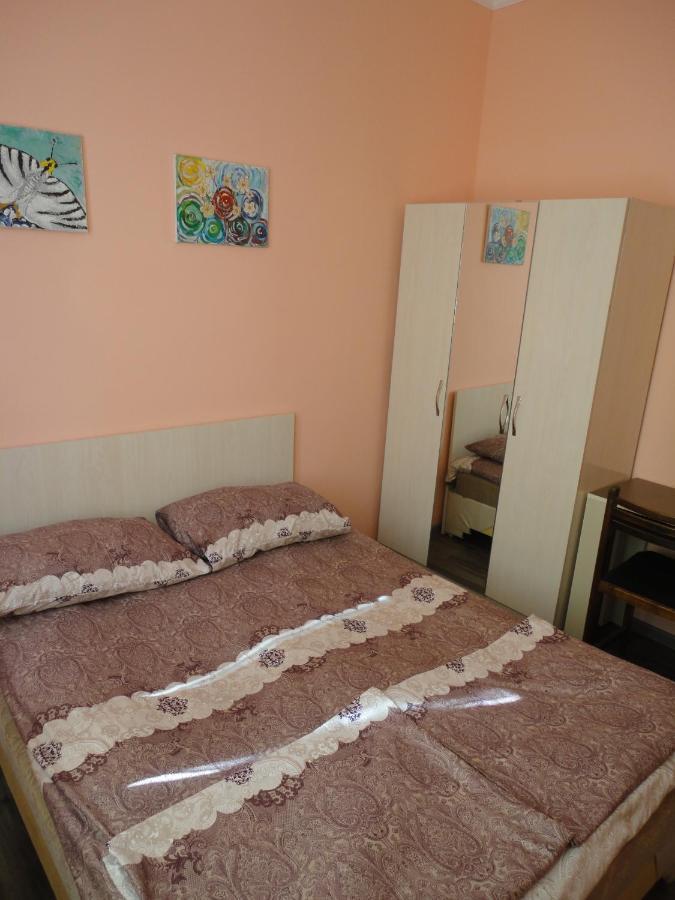 Like Home Guesthouse & Tours Jereván Kültér fotó