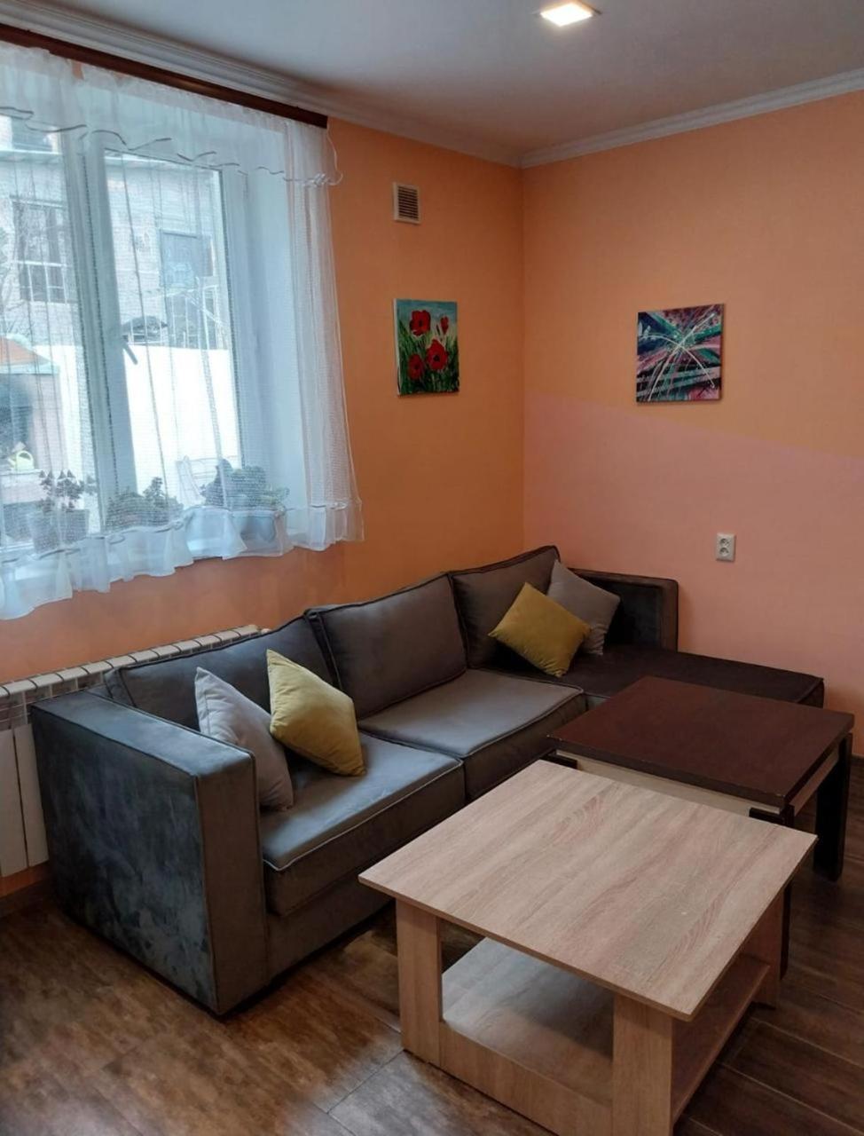 Like Home Guesthouse & Tours Jereván Kültér fotó