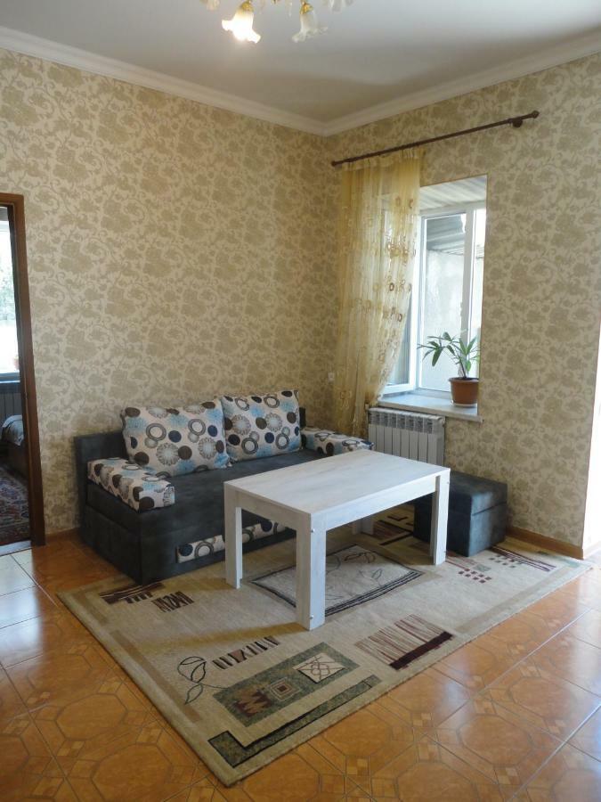 Like Home Guesthouse & Tours Jereván Kültér fotó