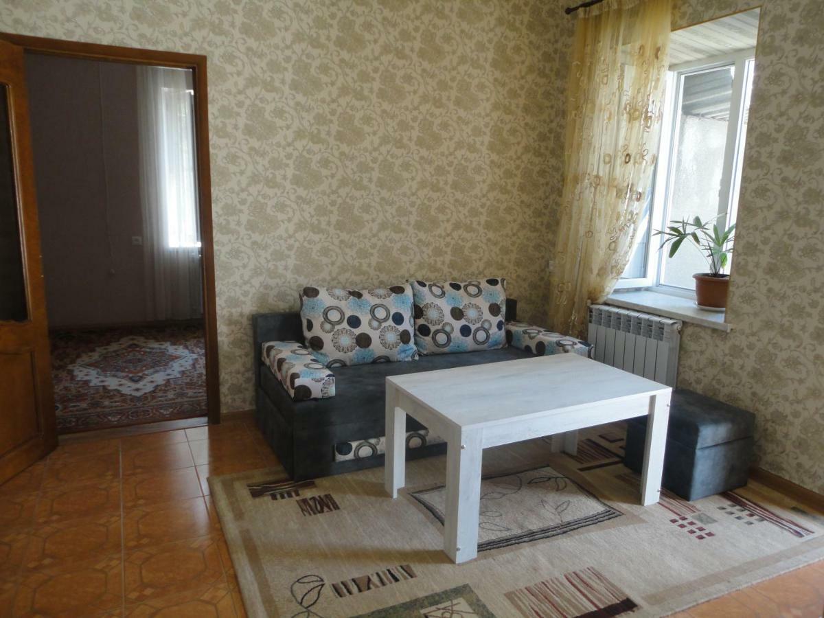Like Home Guesthouse & Tours Jereván Kültér fotó